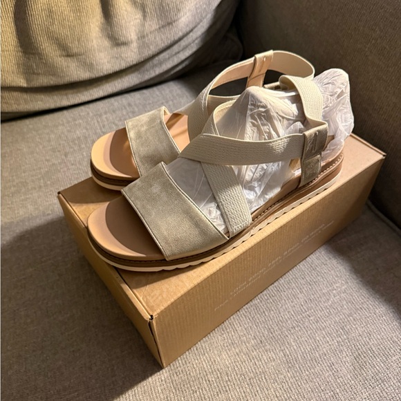 NWT Dr. Scholl's Champagne Sandals for Women - Picture 6 of 7